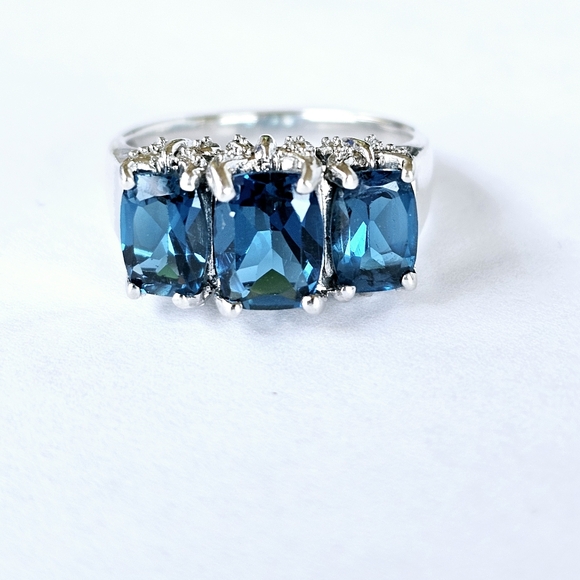 Genuine London Blue Topaz Ring in Rhodium over Sterling Silver Sz 7.5! 💙 - Picture 4 of 8